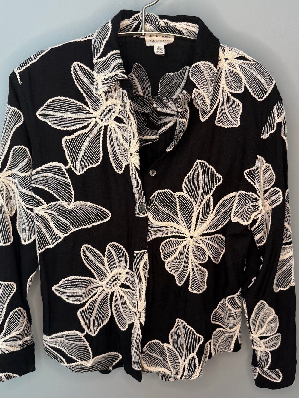Allison Black & White Embroidered Floral Button-Front Women's Top — Size S